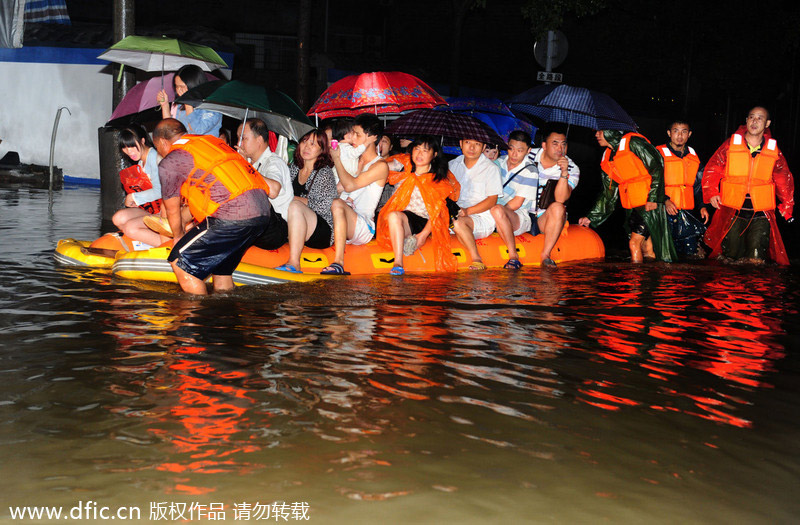 Thousands flee as rain lashes Hunan, Anhui