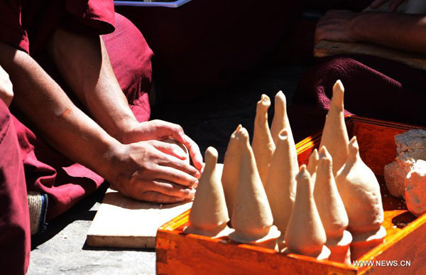 11th Panchen Lama hosts Sur offering ritual in Tibet