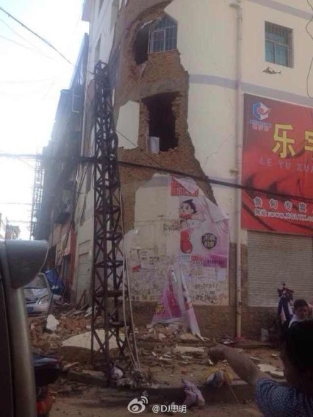 410 dead as strong quake jolts SW China