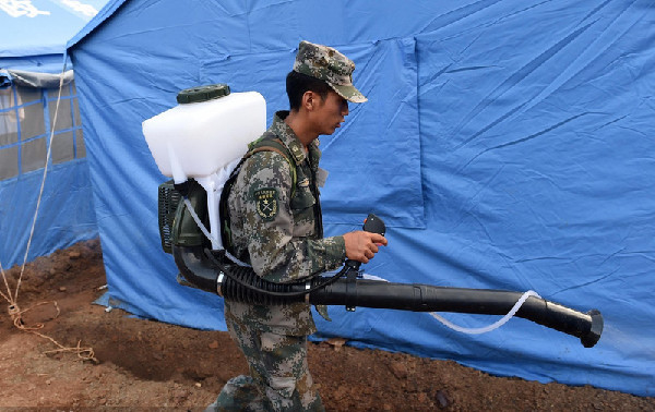 Soldiers prevent disease in quake zone