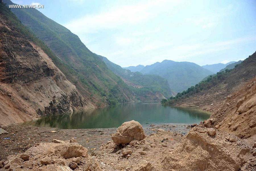 Army to blow up blockage at barrier lake in quake-hit Yunnan