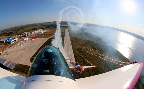 Amazing air show dazzles spectators in NE China