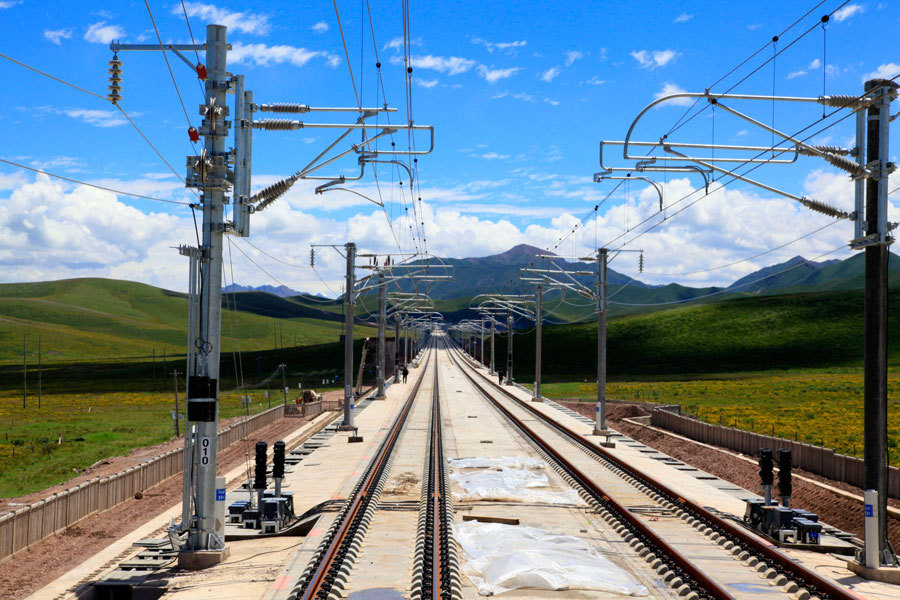 Silk Road railway in Northwest China nears completion