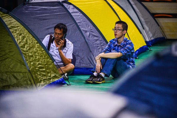 University turns gym into tent city for parents