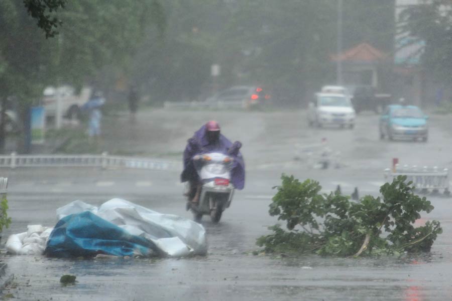 Typhoon Kalmaegi lands in South China's Hainan province