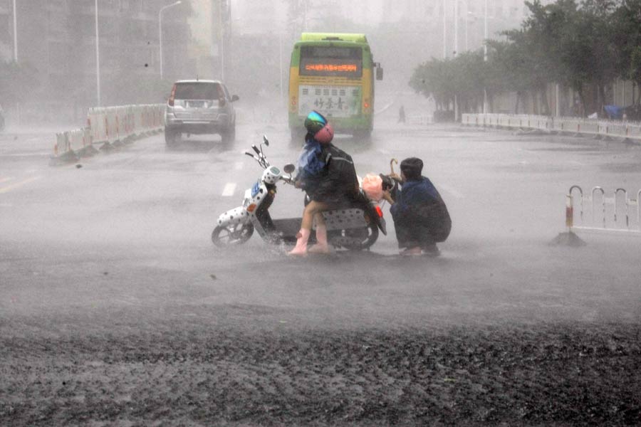 Typhoon Kalmaegi lands in South China's Hainan province