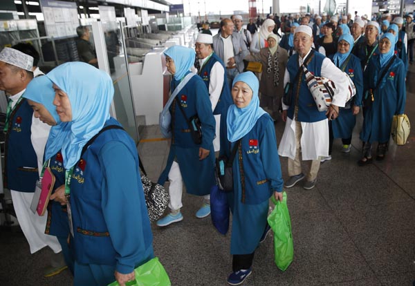 Pilgrims arrive in Saudi Arabia