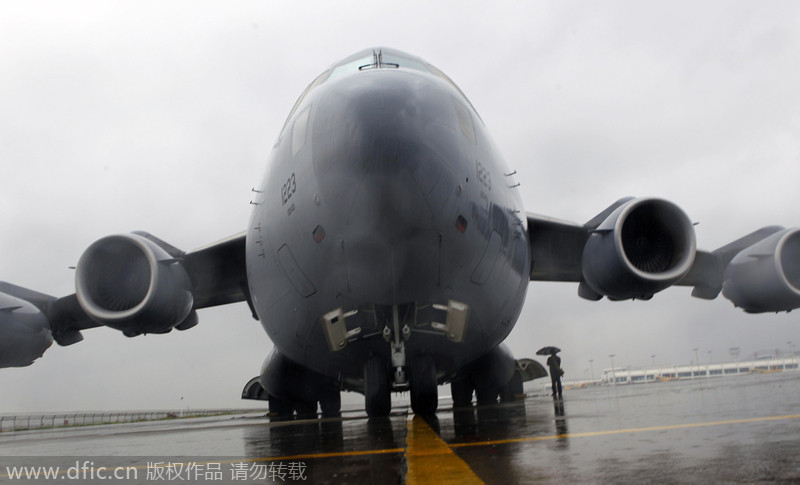 Fighter jets, female pilots, lunar probe land in Zhuhai