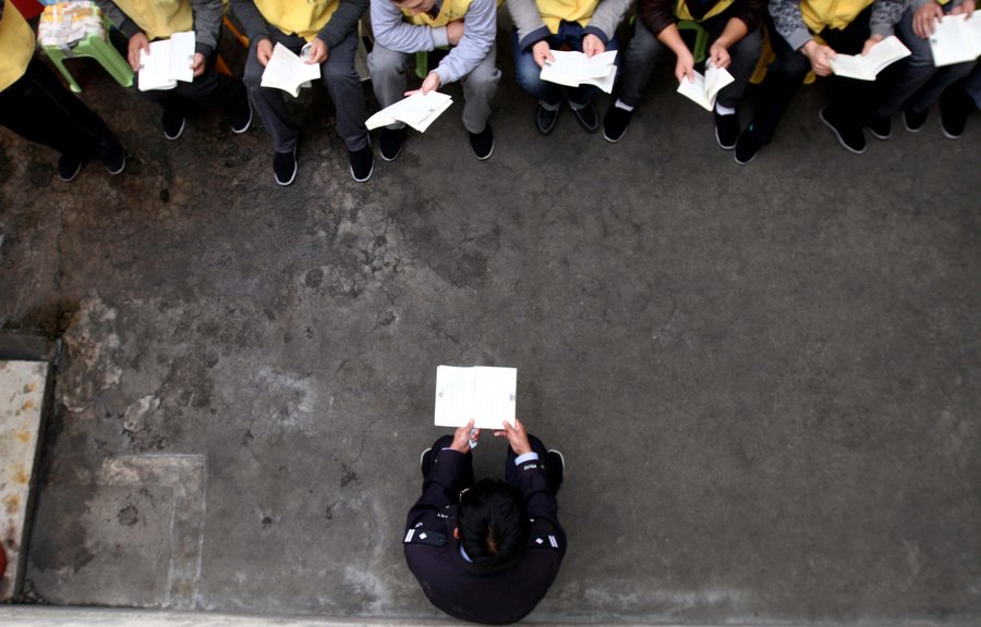 Filling time while doing time in a Chinese prison