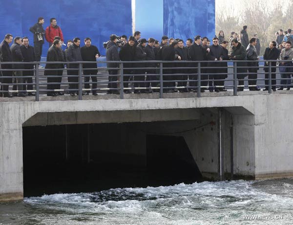 Thirsty Beijing receives water from the south