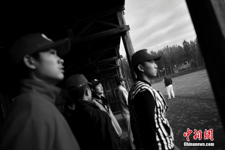 Baseball team of poor teenagers