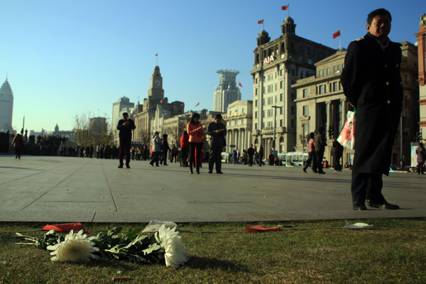 People mourn victims in Shanghai stampede