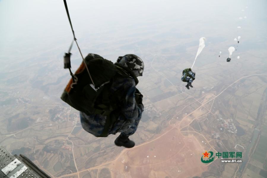 Recruits of airborne troops in parachute training