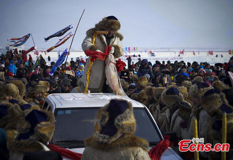 Winter fishing kicks off in NW China's Xinjiang