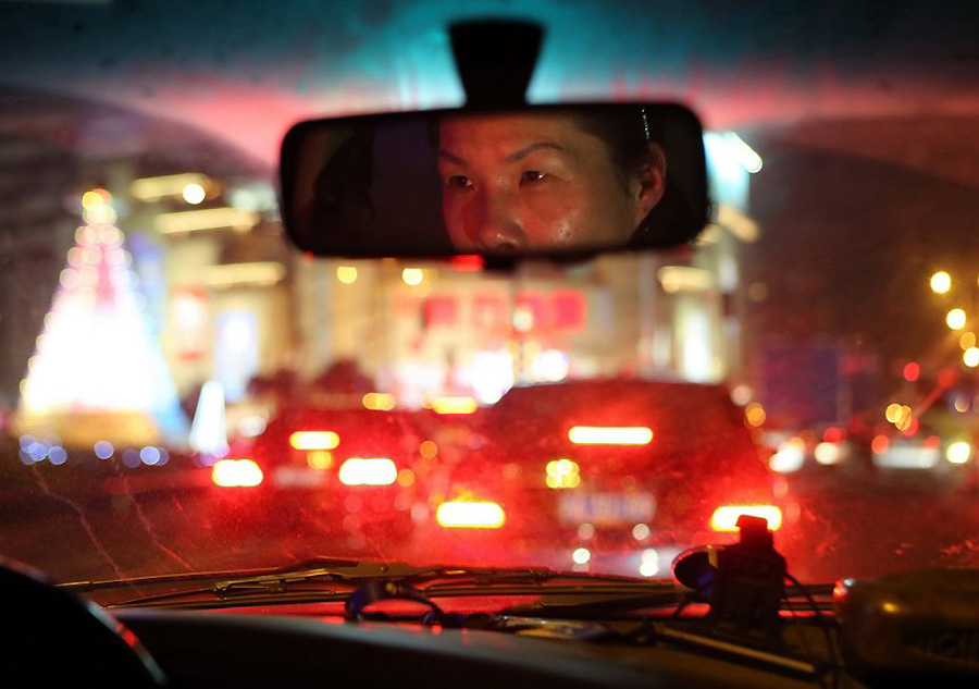 Female designated driver's life in Shanghai