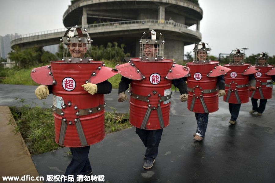 Bizarre fashion show appeals for green life in Chongqing