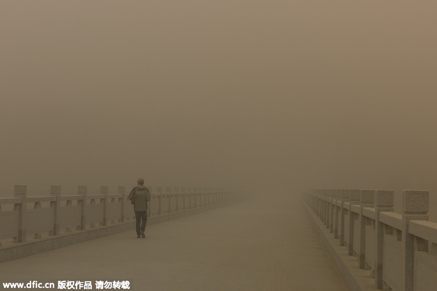 Sandstorm threatens the Mogao Grottoes