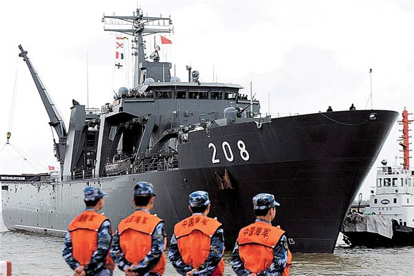 Singaporean ship pulls into Shanghai