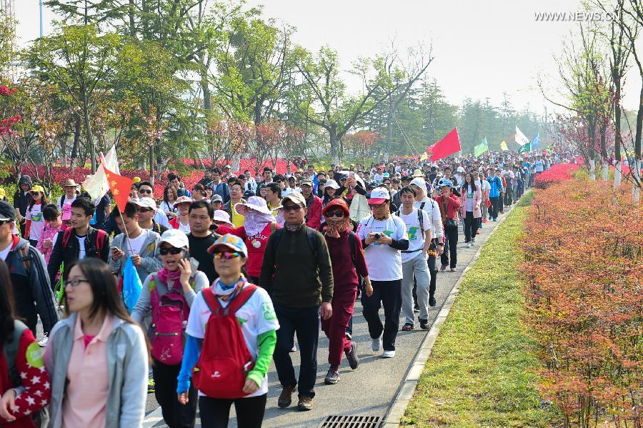 Tens of thousands take part in spring walking convention