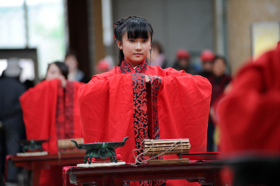 Girls celebrate adulthood in NW China