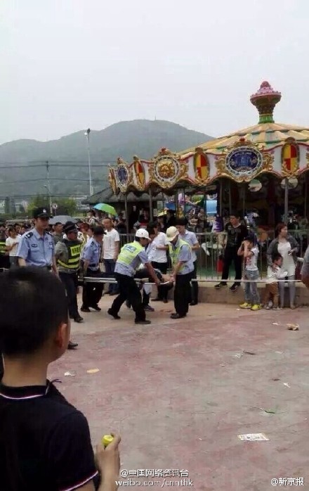 Two killed, two injured in amusement park accident