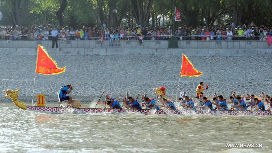 People across China celebrate Dragon Boat Festival