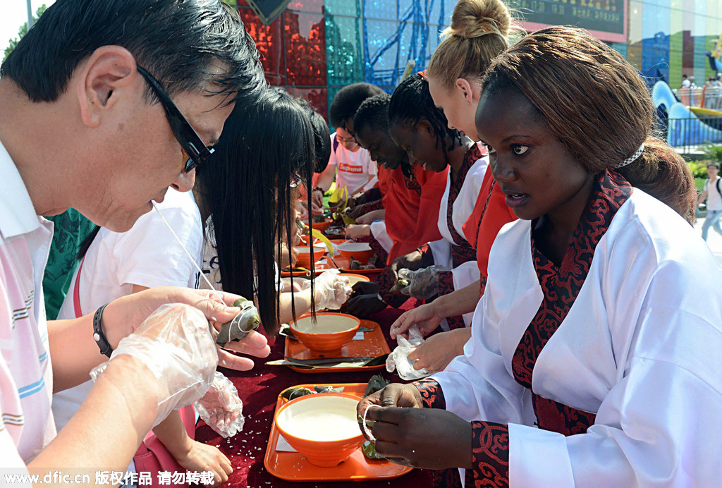 People across China celebrate Dragon Boat Festival