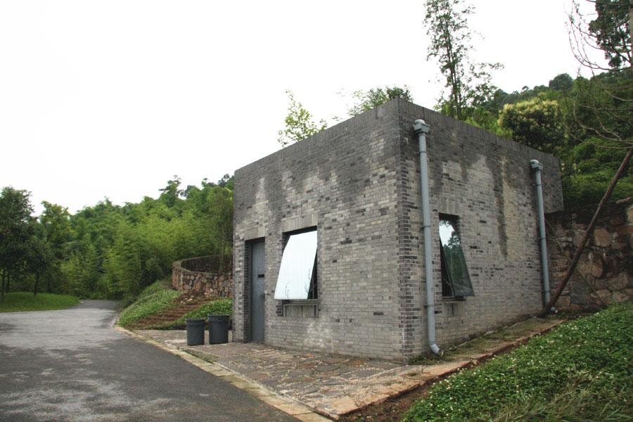 World's first panda hospital in Dujiangyan city