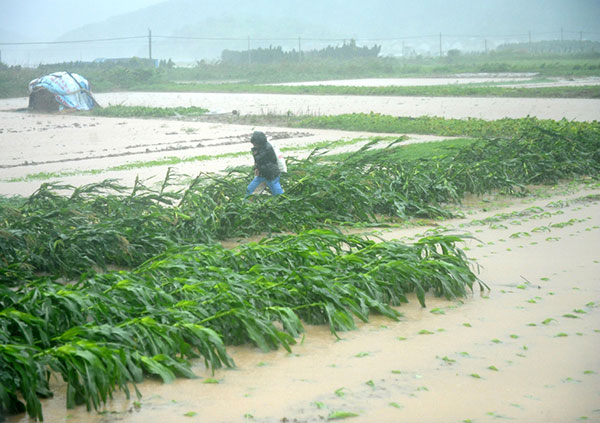 Typhoon pounds China with heavy rains; 1.1 million evacuated