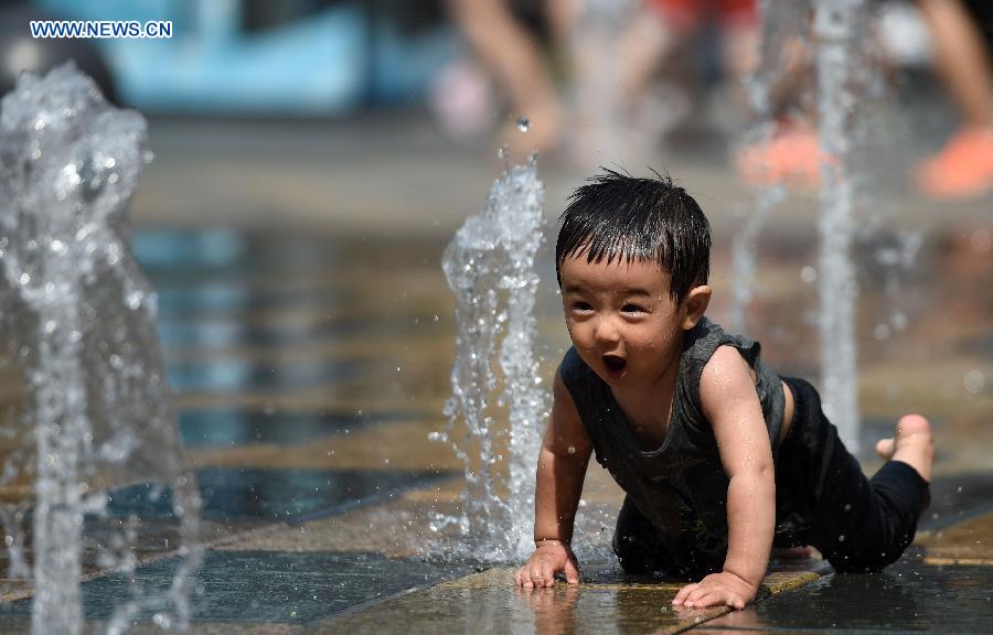 Beijing roasts in high temperature