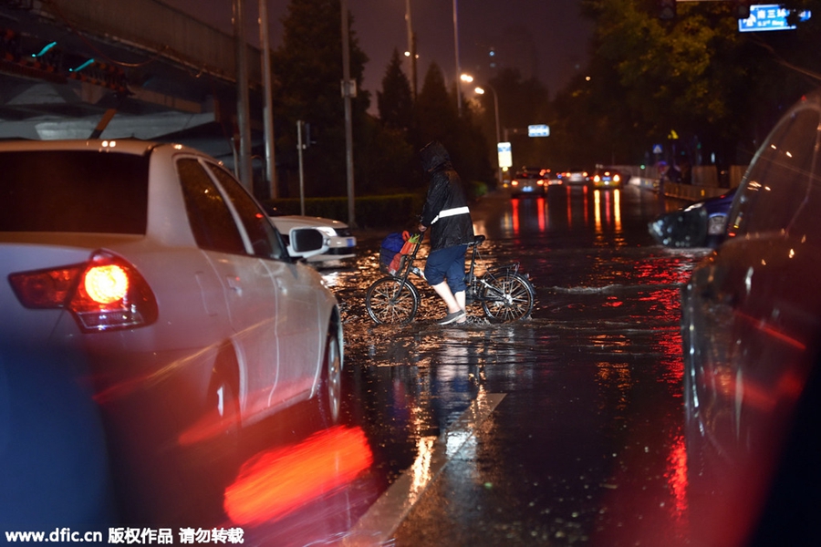 Downpour hits Beijing