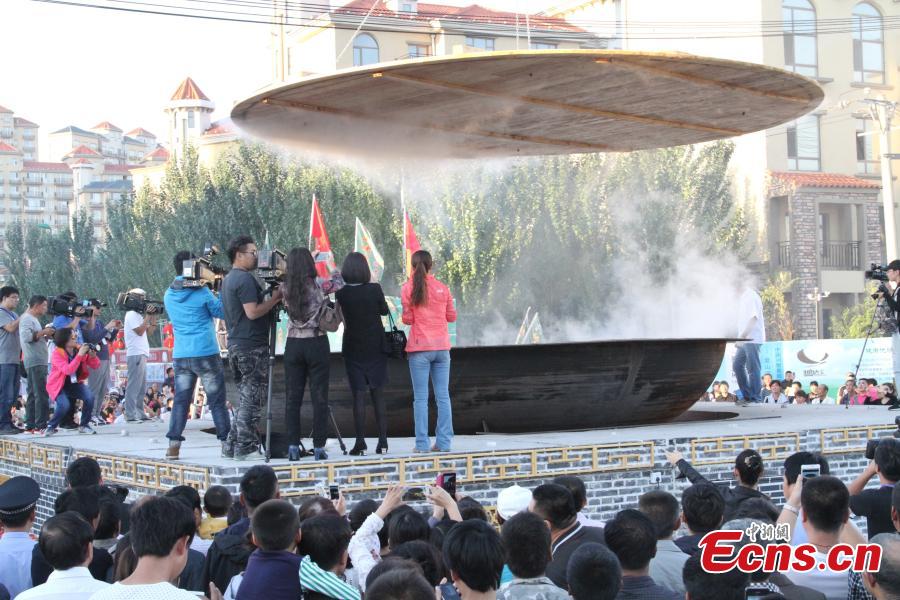 Massive pot used for steamed crabs seeks Guinness World Record