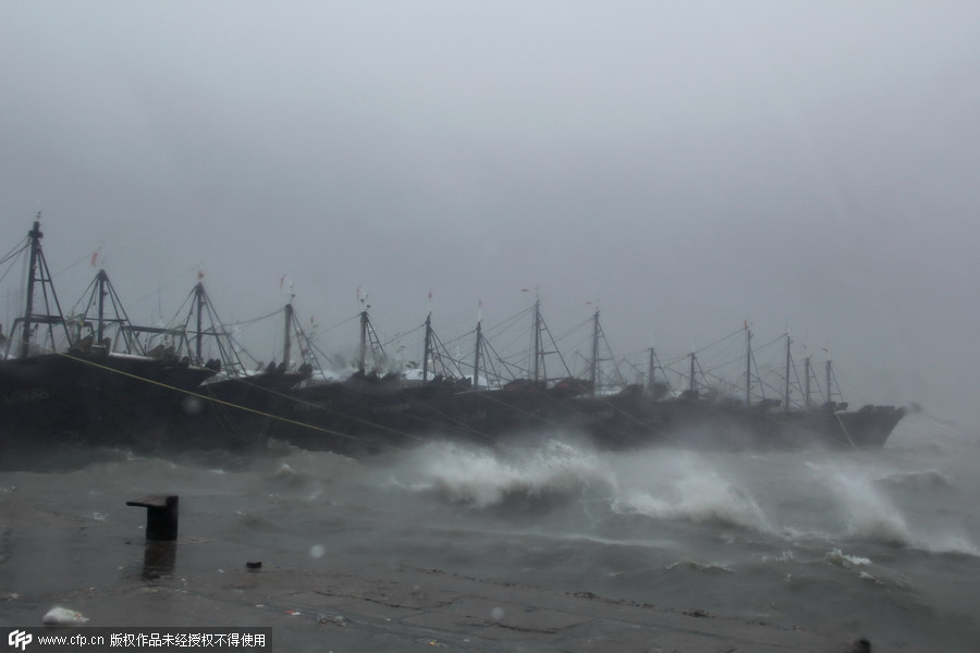 Typhoon Mujigae wreaks havoc in South China