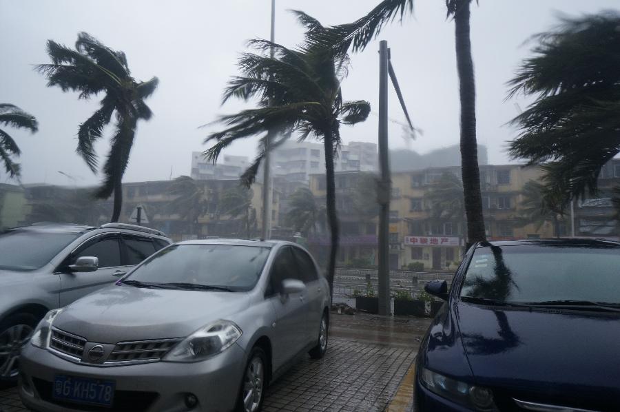 Typhoon Mujigae wreaks havoc in South China