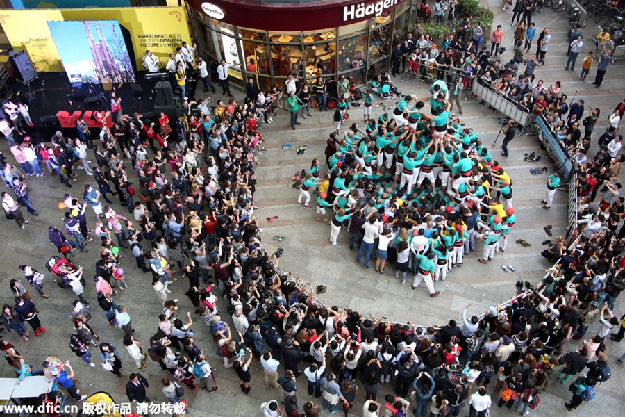 Spanish-made human tower wows Shanghai audience