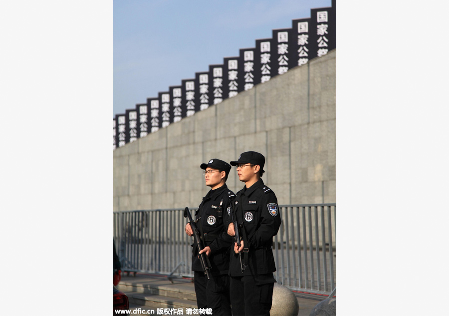 Chinese mourn Nanjing Massacre victims before Memorial Day