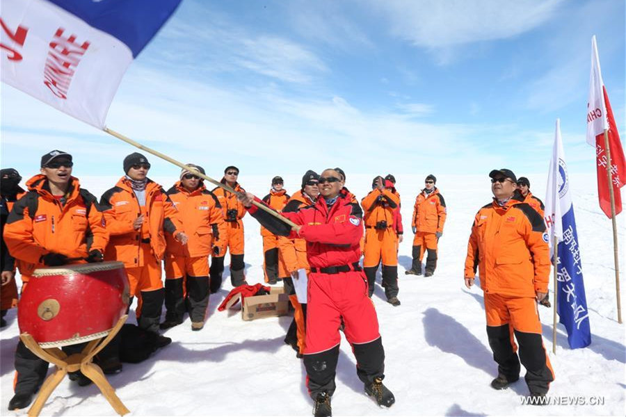 Two Chinese teams set off for Antarctic inland