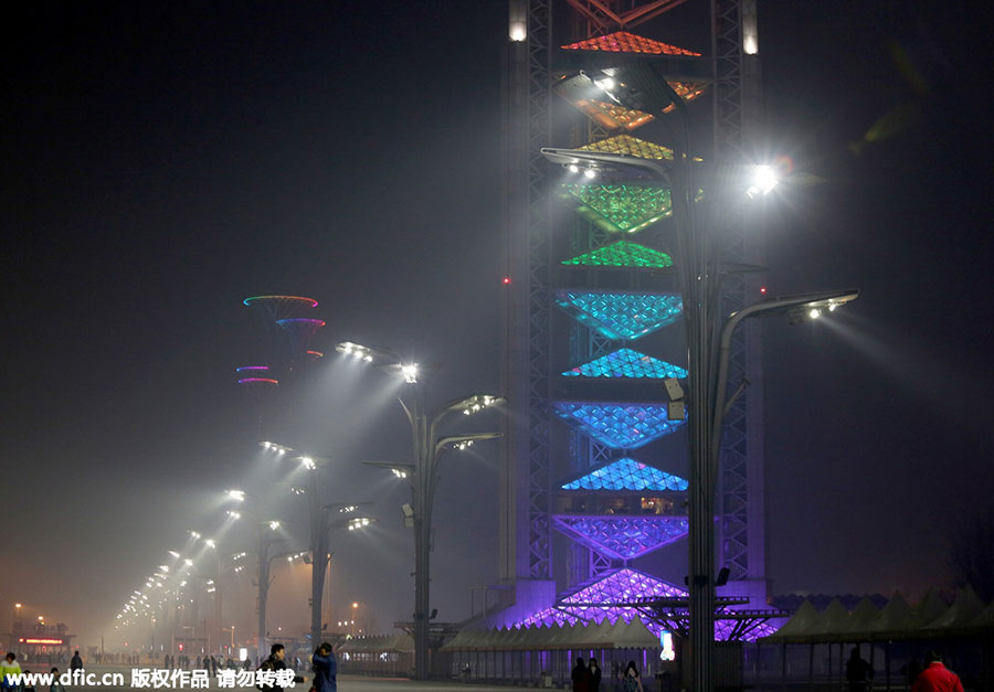 Beijing chokes under red alert smog once again