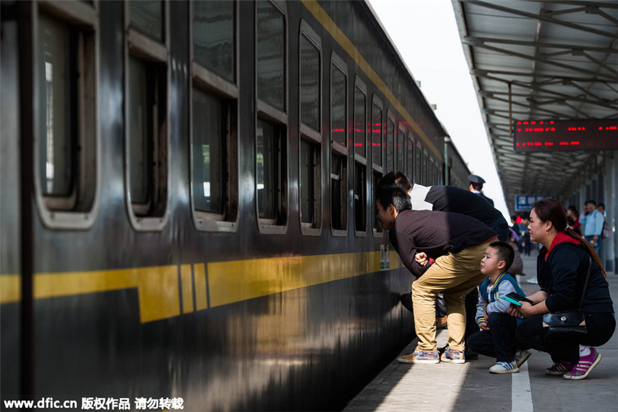 Goodbye to last green train in Shenzhen