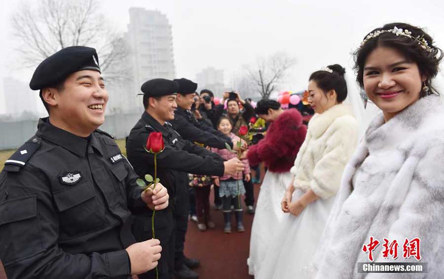 SWAT members hold romantic wedding in E China