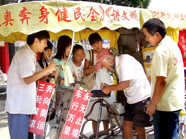 Chinese farmer spent 14 years travelling the world by tricycle