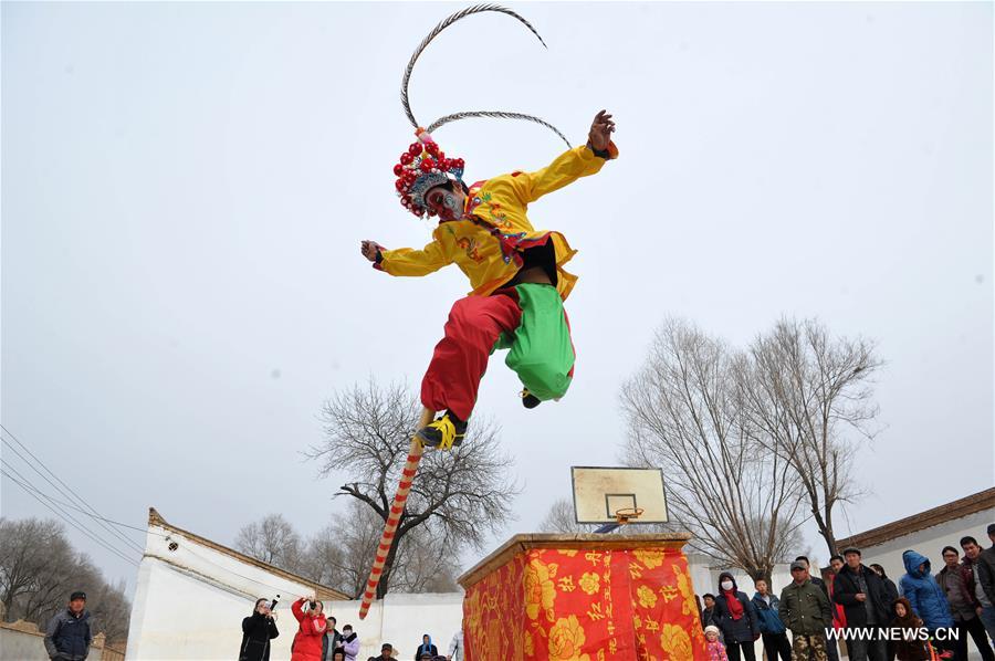 Villagers perform Yangko in NW China to mark Lantern Festival