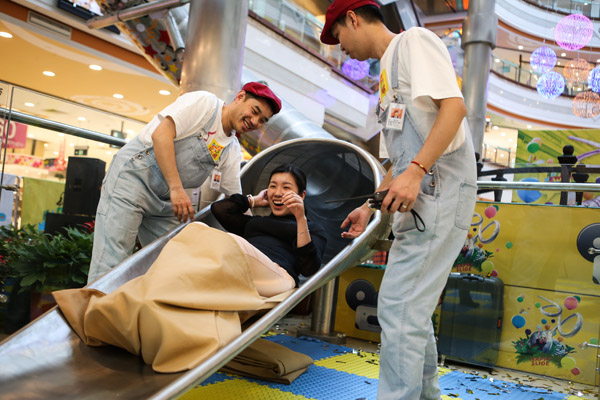 Spiral tube slide opens in Shanghai shopping mall