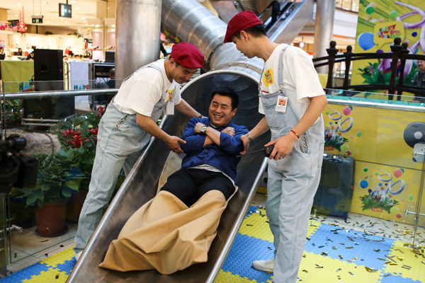 Spiral tube slide opens in Shanghai shopping mall