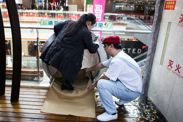 Spiral tube slide opens in Shanghai shopping mall