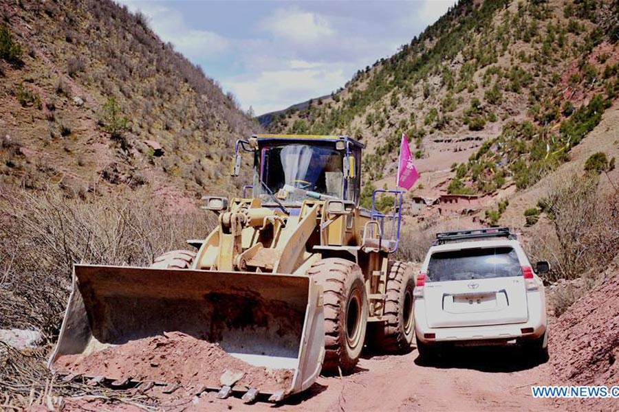 Tibetan village rebuilds after quake