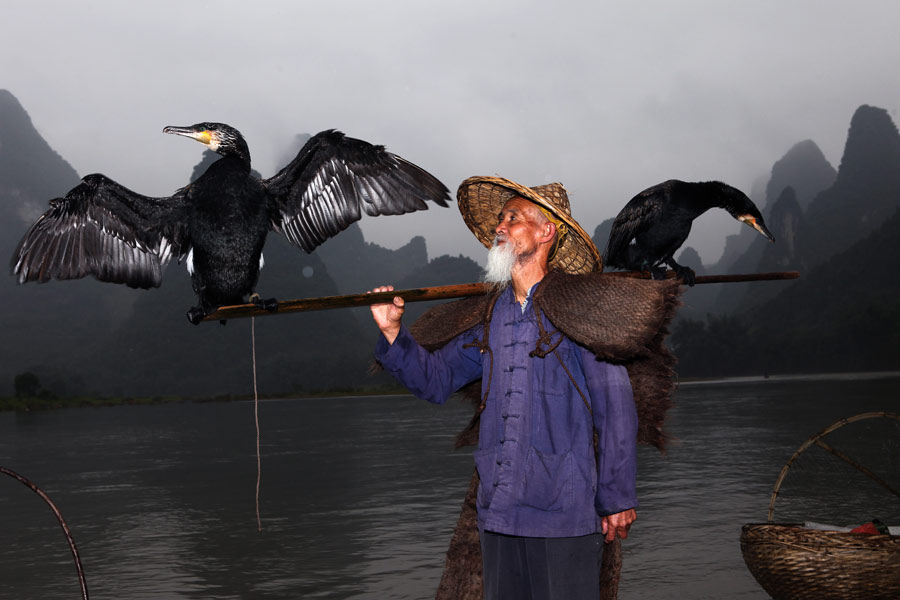 Stars of Lijiang River: Elderly brothers with white beards