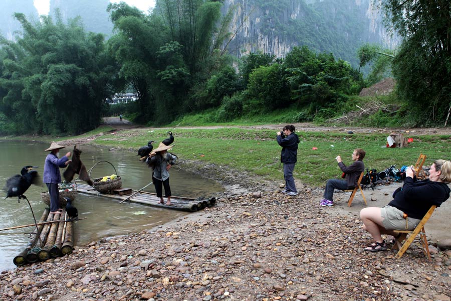 Stars of Lijiang River: Elderly brothers with white beards