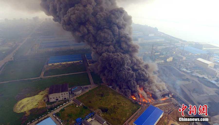 Huge fire breaks out at chemical plant in C China