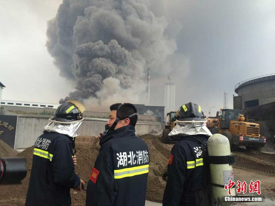 Huge fire breaks out at chemical plant in C China